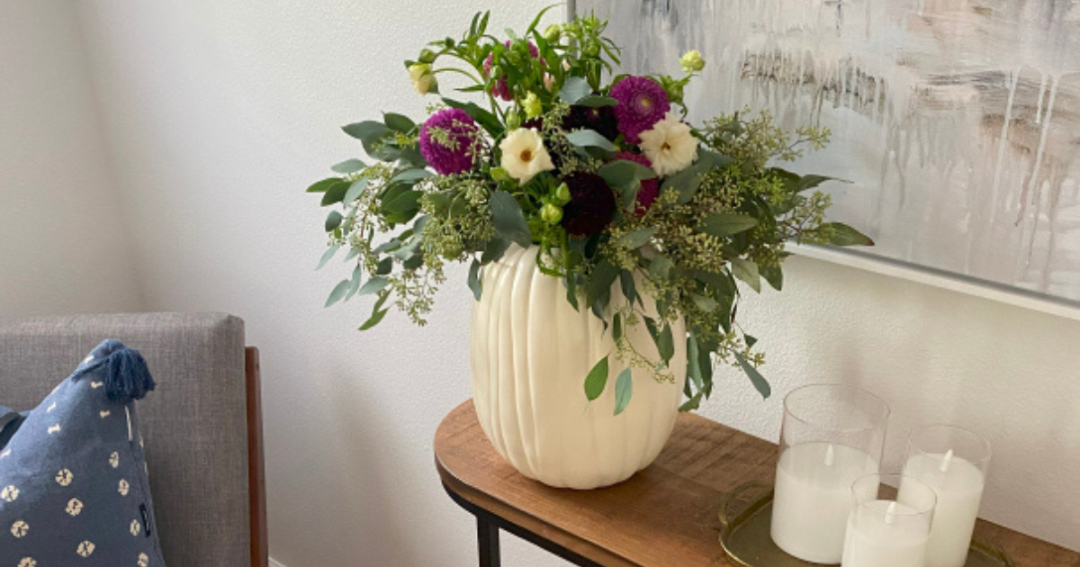 A Beautiful DIY Pumpkin Arrangement for this Fall