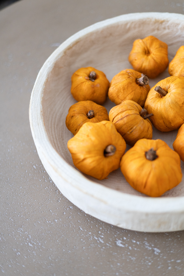 pumpkin decorating ideas for your coffee table