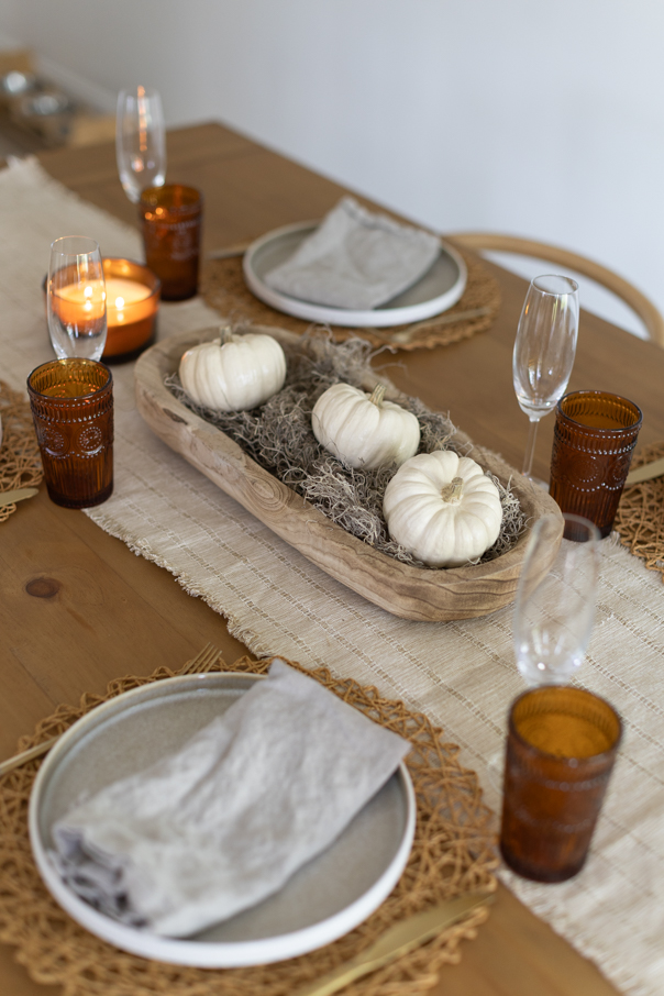 Autumn table decor simply styled